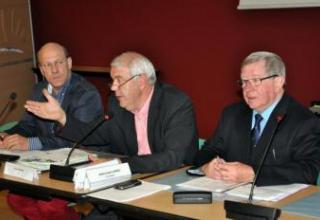 Pierre Duriez, président du Conseil de développement, au centre